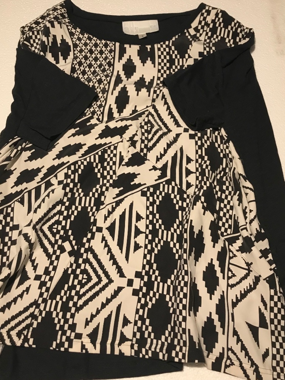 Gar de t shirt blouse , geometric size S blk wht